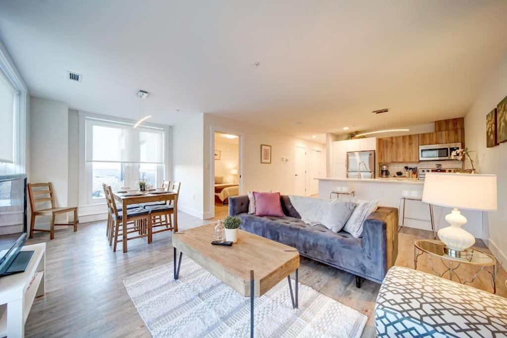 Luxurious Modern 2Br Condo Sleeps 5 Coffee, Ac, Wifi 哈利法克斯 外观 照片