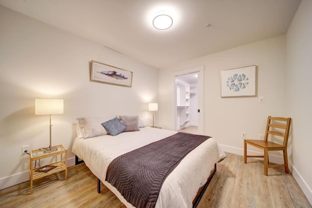 Luxurious Modern 2Br Condo Sleeps 5 Coffee, Ac, Wifi 哈利法克斯 外观 照片
